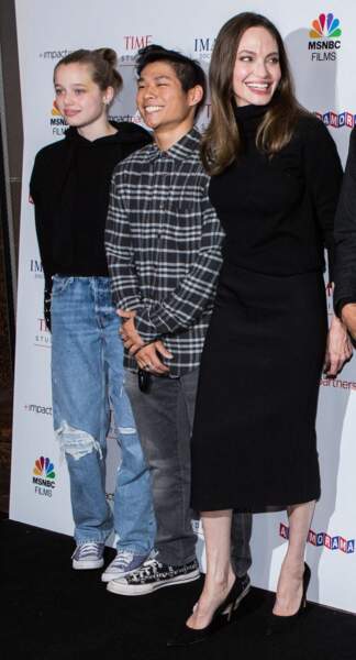 Angelina Jolie et ses enfants Shiloh et Pax en tenues décontractées à Los Angeles.