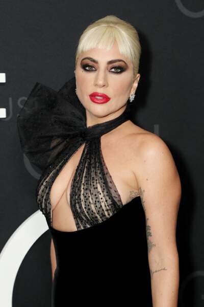 Lady Gaga, glamour avec un beau chignon et sa frange, le 17 novembre 2021
