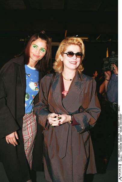 Catherine Deneuve avec Helena Christensen au défilé Jean Paul Gaultier 1996-1997