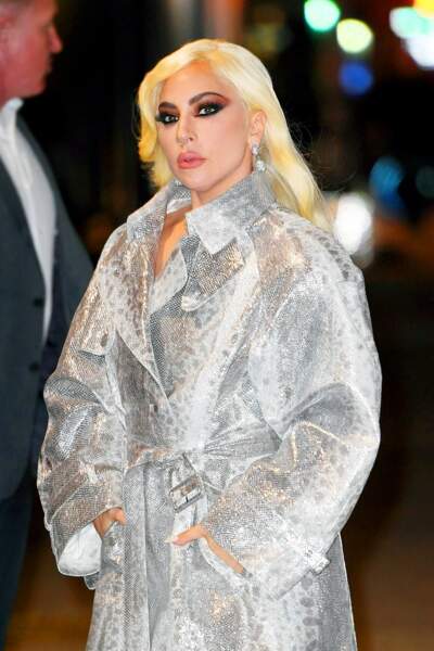 Lady Gaga, les cheveux très longs et coiffés sur le côté, le 15 novembre 2021.