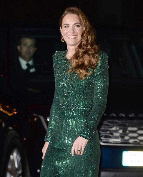 Kate Middleton s'muse avec un très. beau side-hair