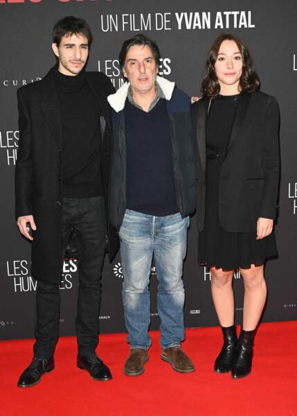 Ben Attal, Yvan Attal et Suzanne Jouannet à l'avant-première du film "Les Choses Humaines" au cinéma UGC Normandie à Paris le 23 novembre 2021.