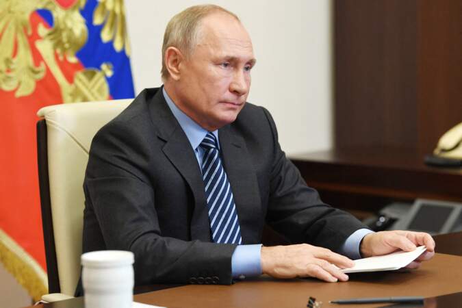 Le président russe Vladimir Poutine lors d'une visioconférence le 13 novembre 2020, alors que des rumeurs de cancer relayées par le Sun circulaient