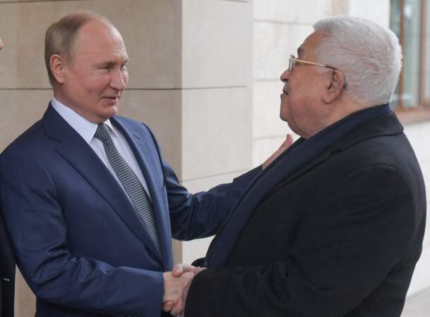 L'apparence de Vladimir Poutine lors de sa rencontre avec Mahmoud Abbas le 23 novembre 2021 a relancé les rumeurs sur sa santé