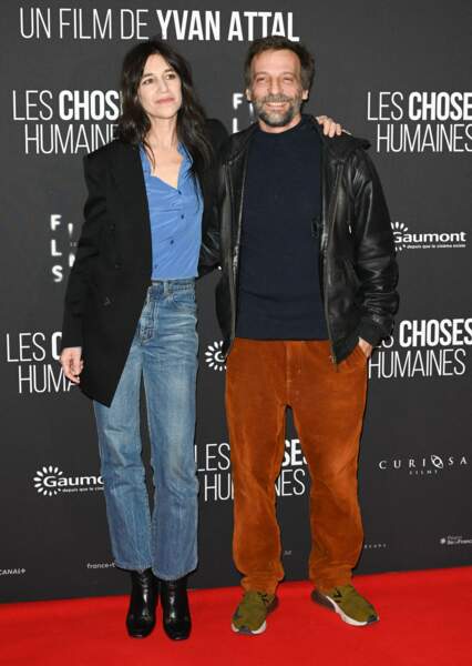 Charlotte Gainsbourg et Mathieu Kassovitz très cool sur tapis rouge.