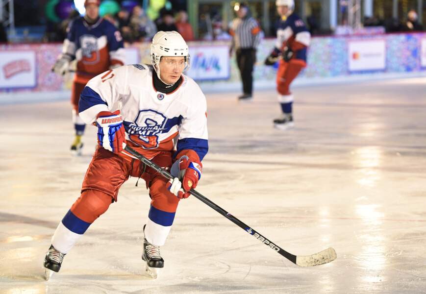 Après avoir été très discret pendant la campagne, le président Russe Vladimir Poutine participait à un match de hockey sur glace amical sur la Place Rouge à Moscou le 29 Décembre 2018