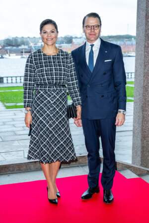 La princesse Victoria et le prince Daniel de Suède, lors d'un déjeuner à la mairie de Stockholm, le 25 novembre 2021. 