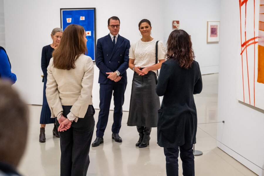 La princesse Victoria et le prince Daniel de Suède ont visité le musée d'art moderne "Moderna Museet" à Malmö le 26 novembre 2021. 