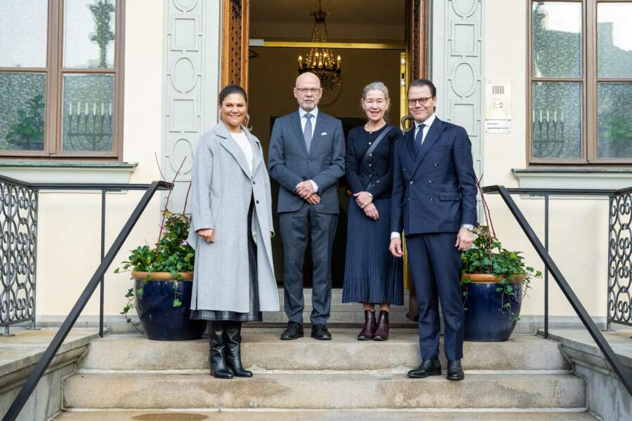 Victoria et Daniel de Suède, reçus par le gouverneur provincial et sa femme dans leur résidence à Malmö vendredi 26 novembre.
