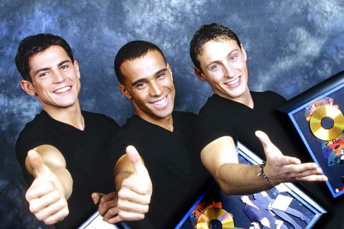 Les stars du boys band 2Be3 : Adel Kachermi, Filip Nikolic et Frank Delay se séparent en 2001, après un succès fulgurant entre 1996 et 1998.