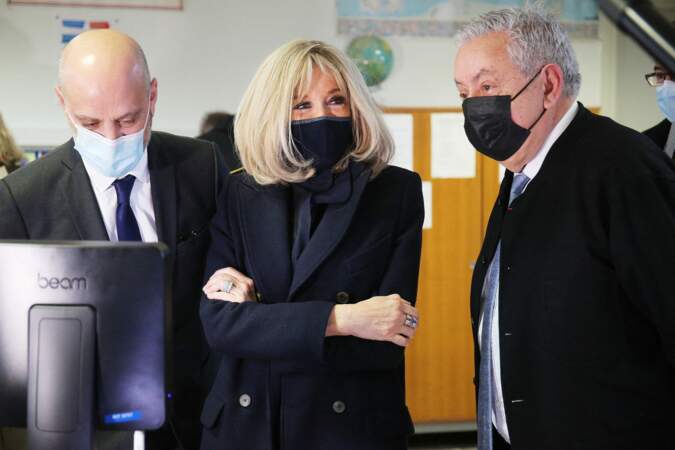 Brigitte Macron en visite avec Jean-Michel Blanquer, ministre de l'éducation nationale, dans une école le 3 décembre