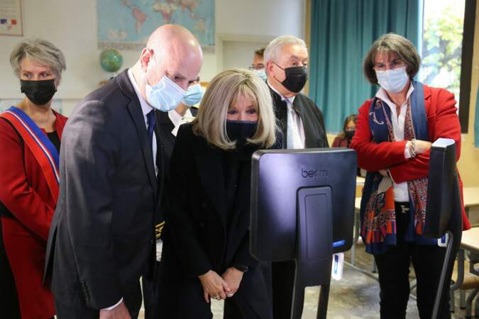 Brigitte Macron et Jean-Michel Blanquer ont parlé avec des élèves connectés depuis l'hôpital le 3 décembre