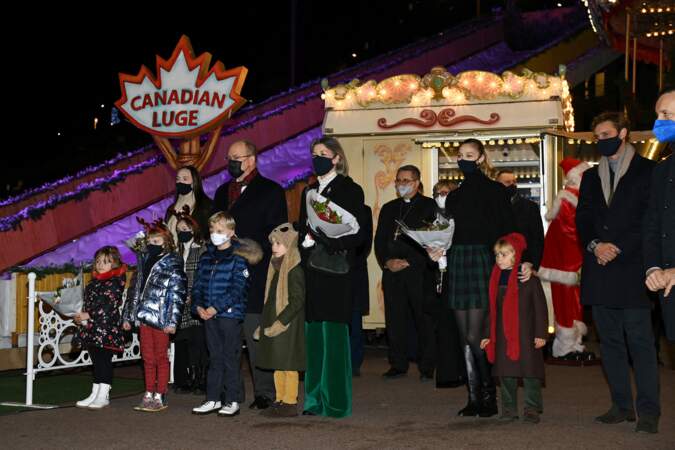 Gabriella et Jacques âgés de 6 ans ont inauguré le village de Noël annuel, ce vendredi 3 décembre