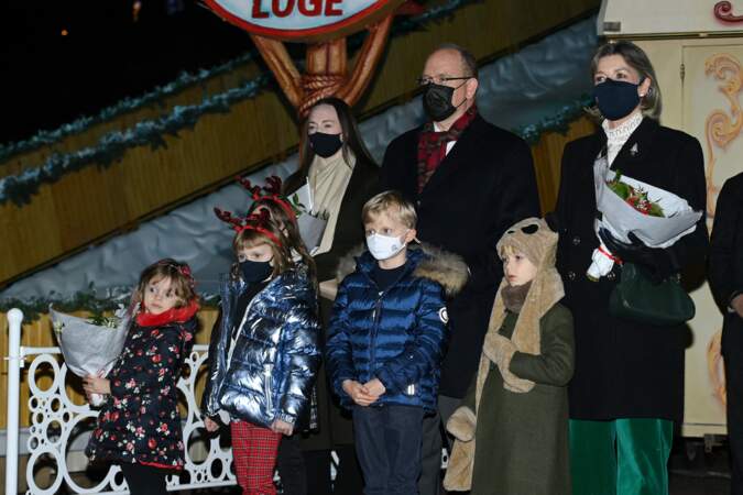 Gabriella et Jacques prennent la pose lors de l'inauguration du village de Noël le 3 décembre