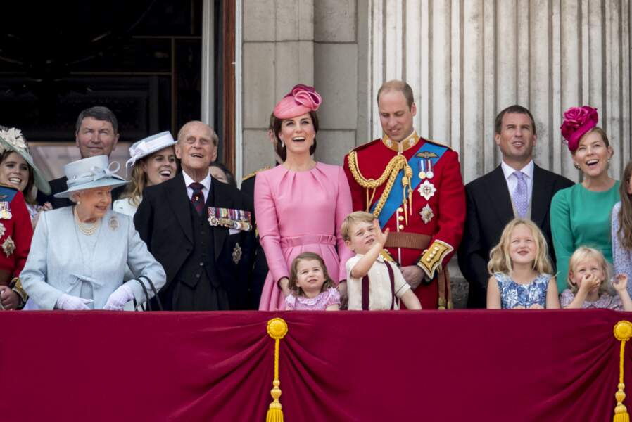 La reine aux côtés de sa famille
