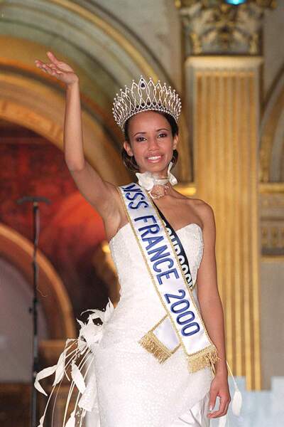 Après avoir été élue Miss Bourgogne 1999, Sonia Rolland a reçu la couronne de Miss France 2000, le 11 décembre 1999.