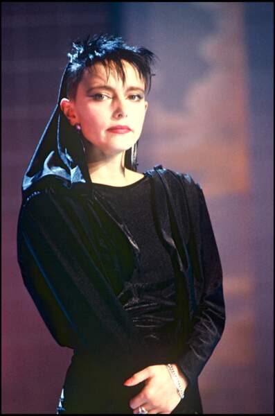 Jeanne Mas connue pour ses titres "En rouge et noir" et "Toute première fois", sur un palteau de télé, le 3 juin 1986.
