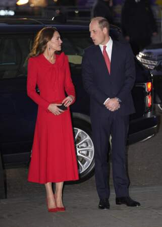 Le prince William a assorti sa cravate rouge à la tenue de sa femme, Kate Middleton