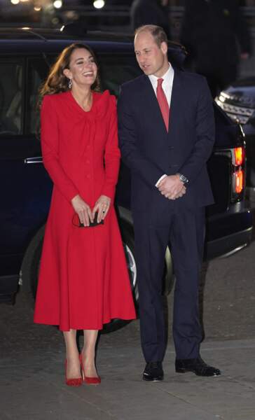 Avec ce total-look rouge, Kate Middleton s'offre un look de Noël très festif pour le service #Togetheratchristmas 'à l'abbaye de Westminster,