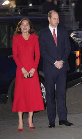 Cette robe longue rouge coûte 3000£ soit environ 3500€