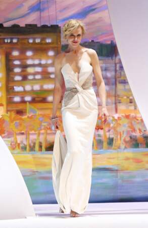 Nicole Kidman en fourreau blanc Giorgio Armani lors du 66e festival de Cannes