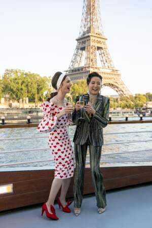 Emily in Paris : Lily Collins (Emily) dans une robe Anouki (sold out)