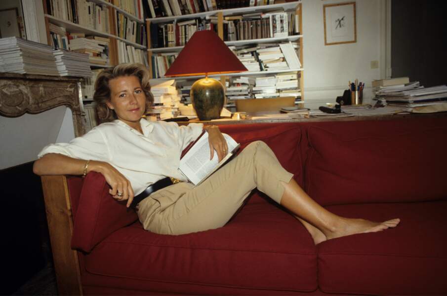 Claire Chazal chez elle, en 1991.