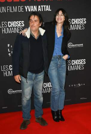 Yvan Attal et sa compagne Charlotte Gainsbourg, le 23 novembre 2021.