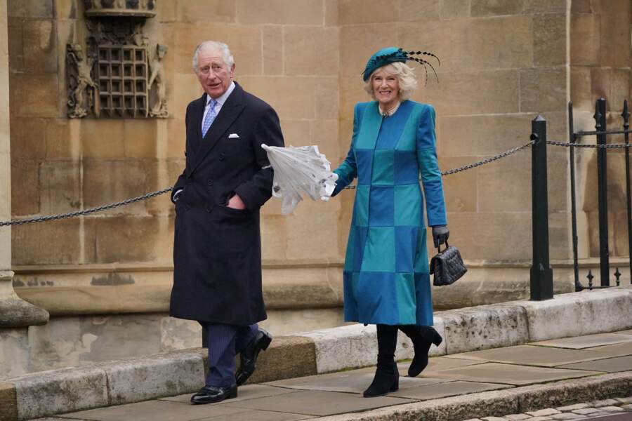 Le prince de Galles et son épouse sont très chics pour se rendre à la messe de Noël.