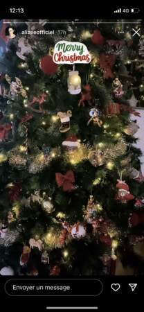 La chanteuse Alizée a dévoilé son magnifique sapin de Noël. Féérique ! 