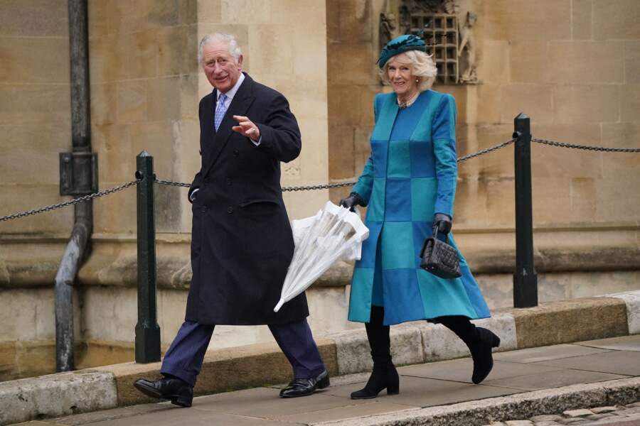 Le Prince Charles et Camilla arrivent à la messe de Noël à la Chapelle Saint-George, ce samedi 25 décembre.
