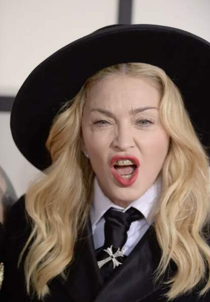 Madonna est connue pour ses looks et ses poses décalés 