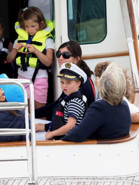 Le prince George fait une grimace lors d'une balade en bateau en 2019 