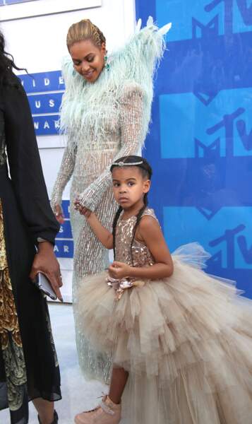Beyonce et sa fille Blue Ivy avec deux longues tresses pour les  MTV Video Music Awards 2016