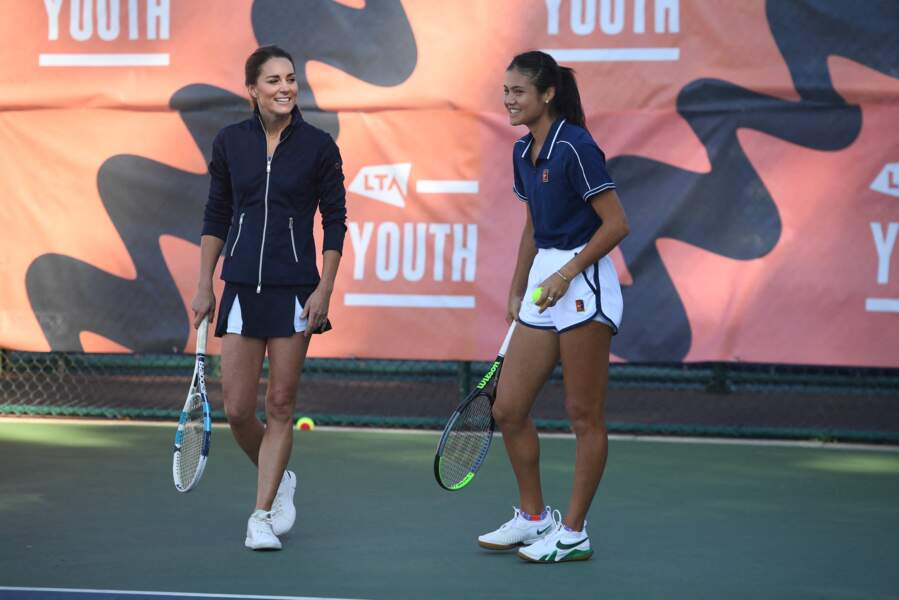 Kate Middleton en tenniswomen avec Emma Raducanu, la gagnante de l'Us Open 2021, le 24 septembre 2021.