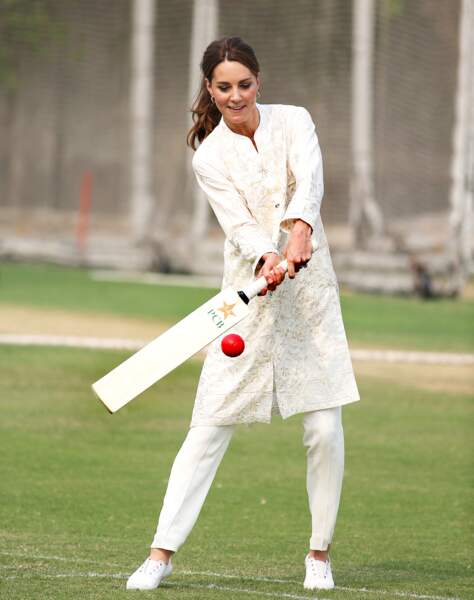 Kate Middleton en plein match de criket au Pakistan, le 17 octobre 2019.