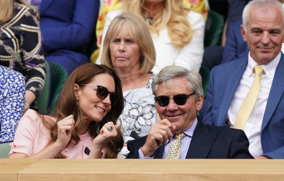 Kate Middleton au côté de son père, Michael, lors de la finale du tournoi de Wimbledon, en juillet 2021. 