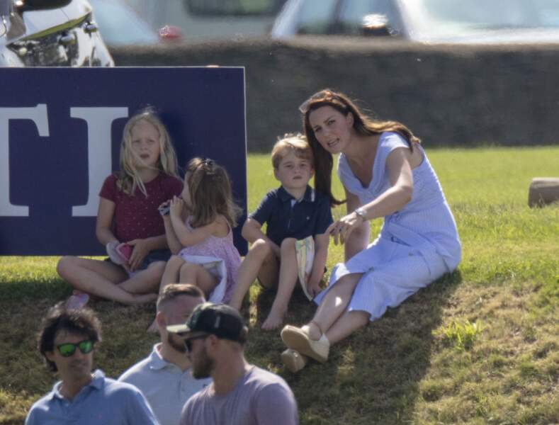 Kate Middleton en grande discussion avec son fils aîné, George,  lors d'un match de polo caritatif, en juin 2018