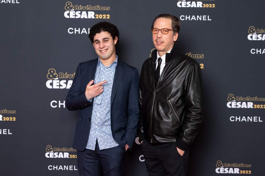 Yasin Houicha (Fragile) et son parrain Reda Kateb à la soirée des Révélations César 2022