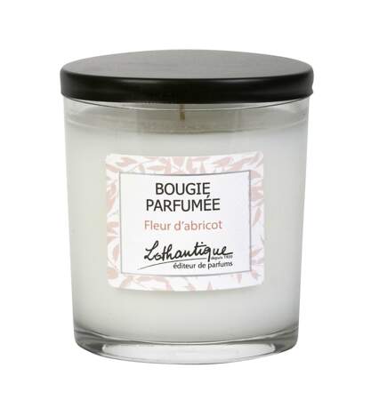 Bougie parfumée fleur d'abricot, Lothantique, 13,90€, lothantique.com