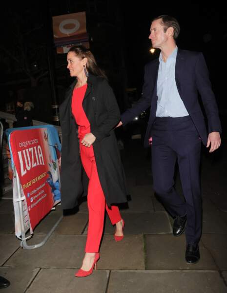 Pippa Middleton superbe en rouge et noir