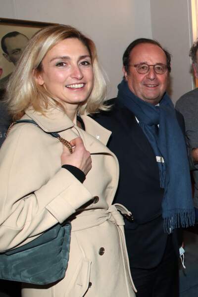 Julie Gayet et Francois Hollande en amoureux au théâtre Antoine