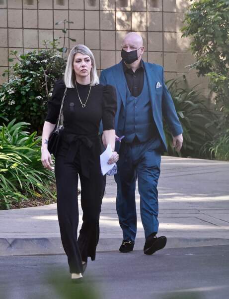 Kelly Rizzo et Jeff Ross ensemble pour l'enterrement de Bob Saget, à Los Angeles, le 14 janvier 2022