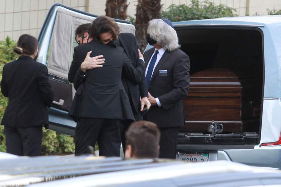 John Stamos, John Mayer, Dave Coulier et Jeffrey Ross sont présents pour les funérailles de Bob Saget au "Mt. Sinai Memorial Parks and Mortuaries" à Los Angeles, le 14 janvier 