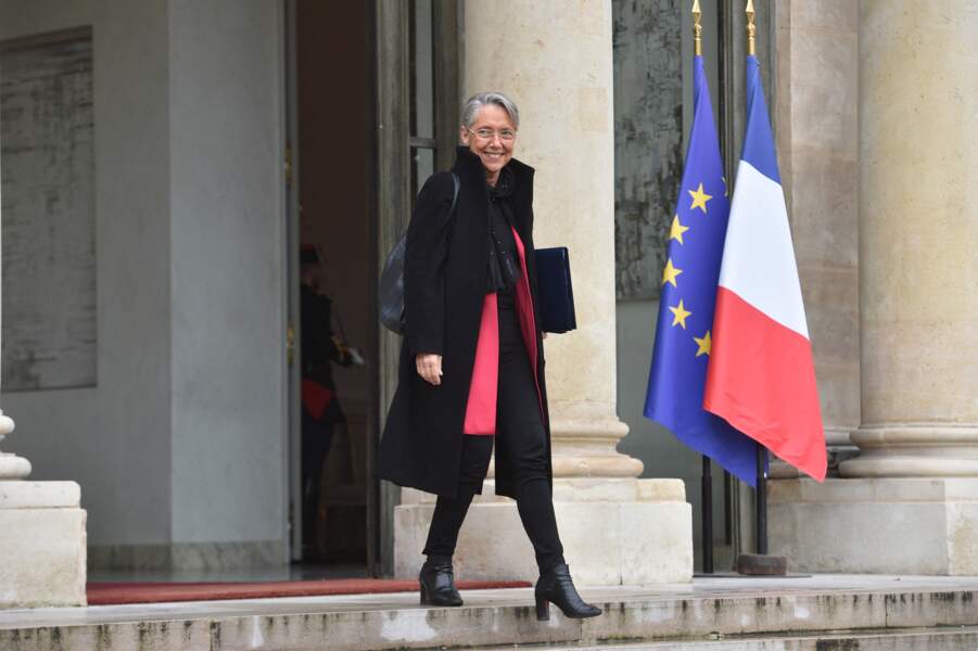 Elisabeth Borne, ministre de la transition écologique et solidaire lors de la sortie du conseil des ministres au palais de l'Elysée à Paris le 11 décembre 2019, peu avant ses vacances polémiques