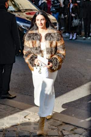 Fiona Zanetti arrive au défilé Dior Haute Couture Printemps/Été 2022