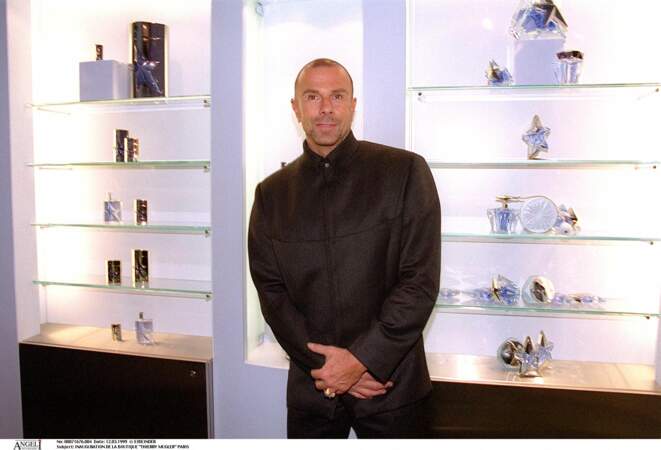 Thierry Mugler  inaugue sa boutique à Paris en 1999
