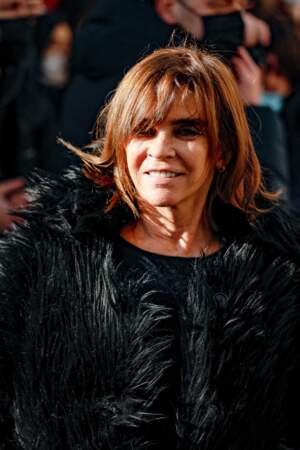Carine Roitfeld arrive au défilé Dior Haute Couture Printemps/Été 2022
