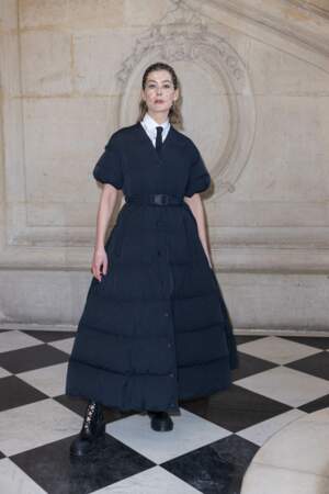 Rosamund Pike lors du photocall du défilé Dior Haute Couture Printemps/Été 2022