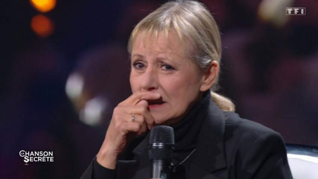 Dorothée émue aux larmes en retrouvant ses anciens camarades du "Club Dorothée", sur le plateau de l'émission "La chanson secrète", diffusée le samedi 22 janvier 2022 sur TF1.